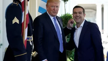 Ο Τσίπρας διαλύει το ΣΥΡΙΖΑ, εξευτελίζει τα στελέχη του που τα καλεί υποταγμένα να ενταχθούν στο νέο αρχηγικό του κόμμα