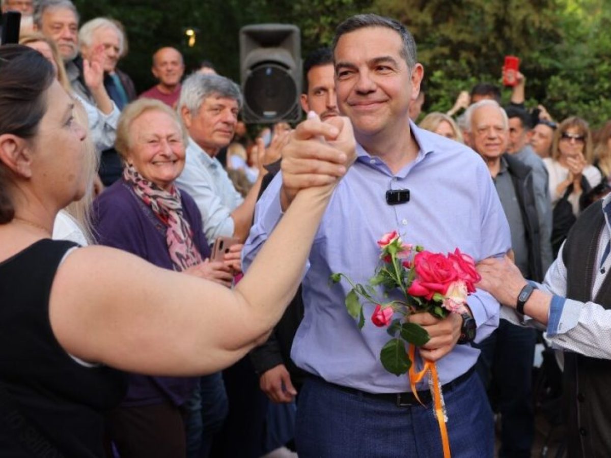 &Omicron; &Tau;&sigma;ί&pi;&rho;&alpha;&sigmaf; &delta;&iota;&alpha;&beta;ά&zeta;&epsilon;&iota;&hellip; &Lambda;έ&nu;&iota;&nu;: &laquo;&Sigma;&tau;&iota;&sigmaf; 24 (&Omicron;&kappa;&tau;ώ&beta;&rho;&eta;) &epsilon;ί&nu;&alpha;&iota; &nu;&omega;&rho;ί&sigmaf;, &sigma;&tau;&iota;&sigmaf; 26 &epsilon;ί&nu;&alpha;&iota; &alpha;&rho;&gamma;ά&hellip;&raquo;
