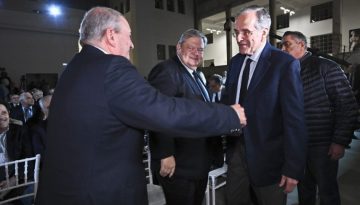 Ο Βενιζέλος (ξανα)ενώνει Καραμανλή και Σαμαρά