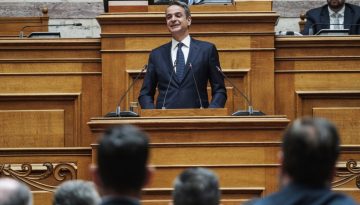 Ομιλία Μητσοτάκη στους βουλευτές της ΝΔ: Στο στόχαστρο της συνταγματικής αναθεώρησης η μονιμότητα των δημοσίων υπαλλήλων