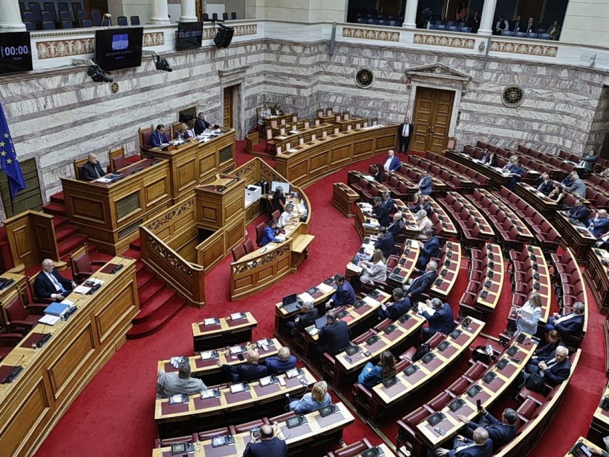 ΟΠΕΚΕΠΕ: Απορρίφθηκαν οι προτάσεις για τη σύσταση Προανακριτικής Επιτροπής για Λιβανό και Αραμπατζή – Τουλάχιστον 4 διαρρ