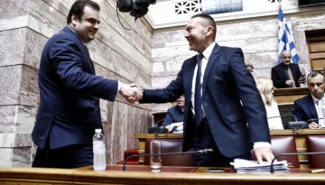 Παραλογισμός: Το ΠΑΣΟΚ δεν ενέκρινε την ανανέωση της θητείας του Στουρνάρα