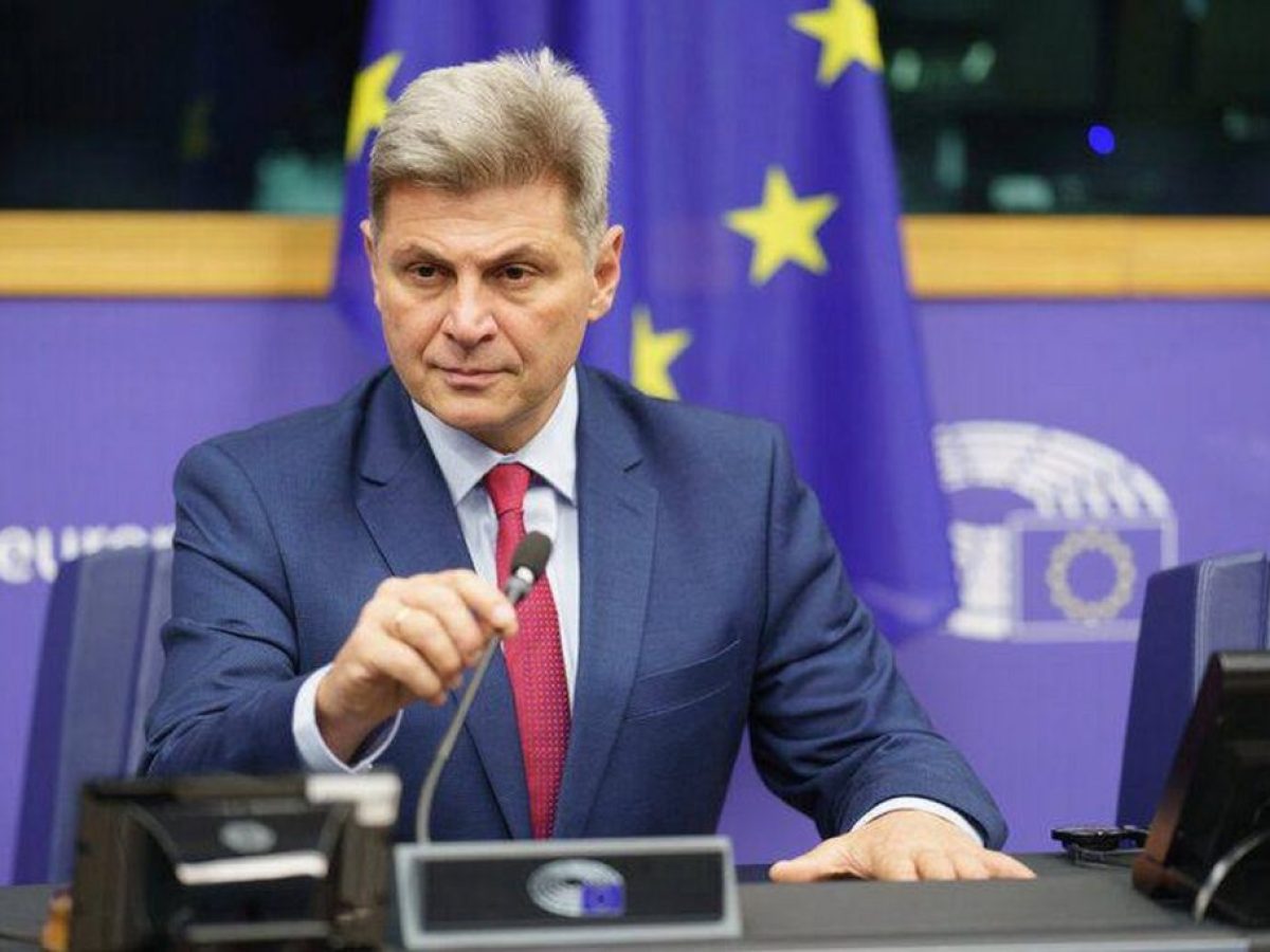 Παρέμβαση Φαραντούρη στην Κομισιόν για τον κίνδυνο απώλειας ευρωπαϊκών κονδυλίων