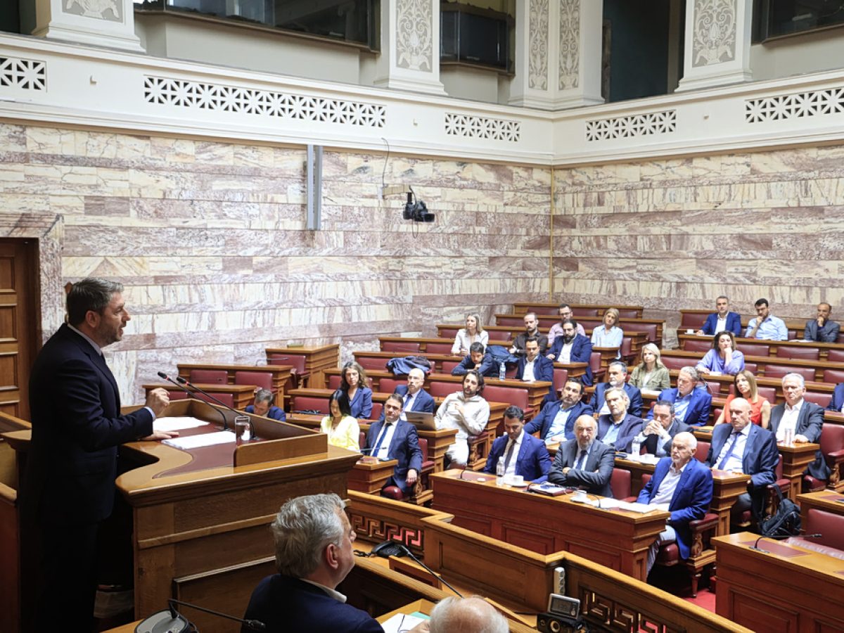 ΠαΣοΚ: Πυρά κατά Τσίπρα, υψηλοί τόνοι με την κυβέρνηση – Τι ζήτησε ο Ανδρουλάκης
