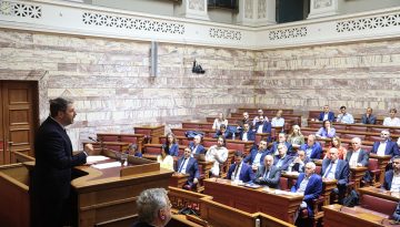 ΠαΣοΚ: Πυρά κατά Τσίπρα, υψηλοί τόνοι με την κυβέρνηση – Τι ζήτησε ο Ανδρουλάκης
