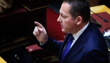 Πέτσας: «Υπάρχει περιχαράκωση στο Μαξίμου»-Οι δηλώσεις που αποτυπώνουν το εσωτερικό θερμόμετρο της ΝΔ