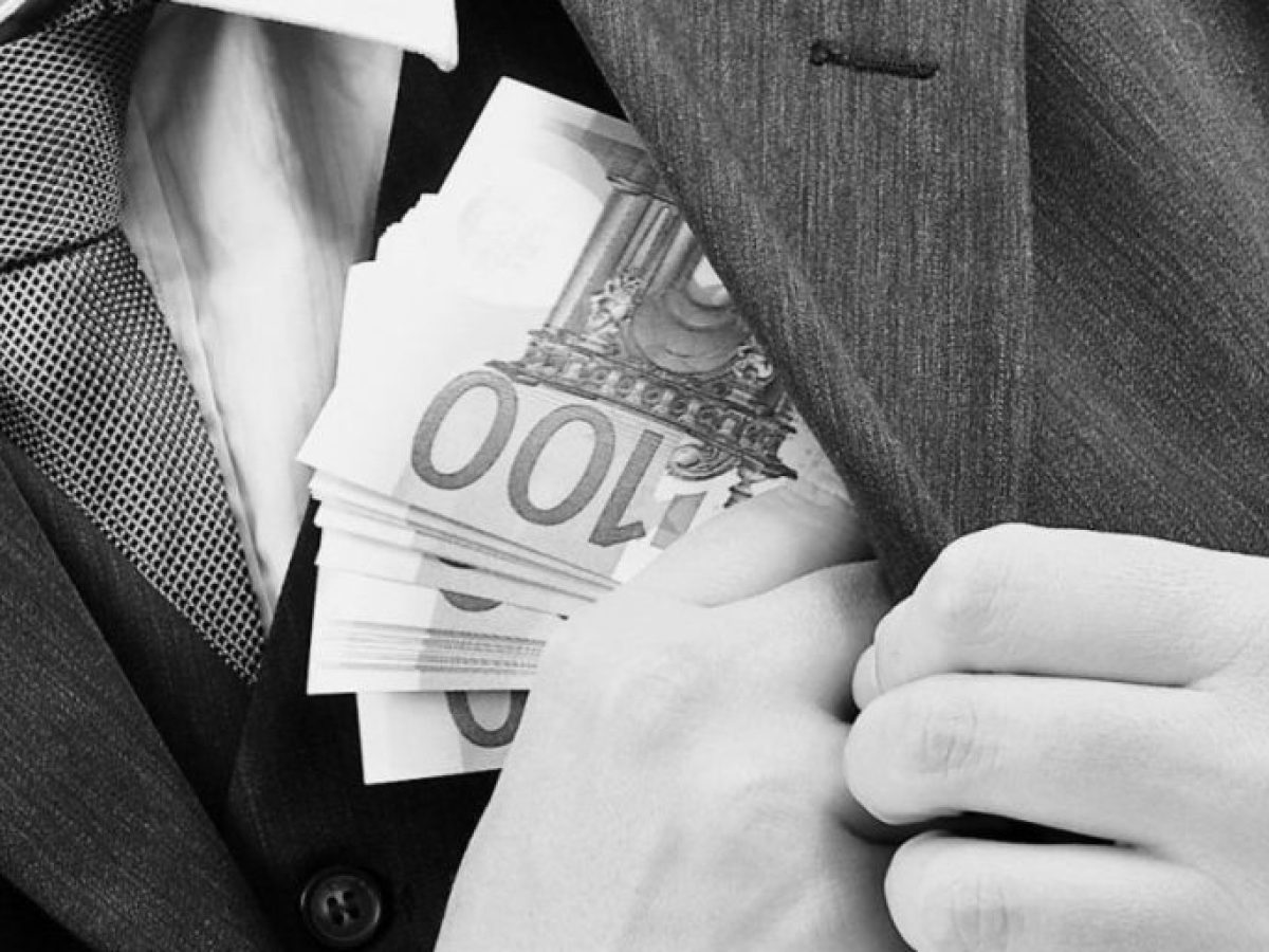 Ποιοι κερδίζουν από τη διαφθορά στην Ουκρανία