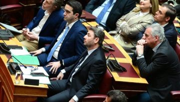 Πολιτική «σφαγή» στην αντιπολίτευση: ΣΥΡΙΖΑ και Νέα Αριστερά προλαβαίνουν το ΠΑΣΟΚ στην υπόθεση ΟΠΕΚΕΠΕ
