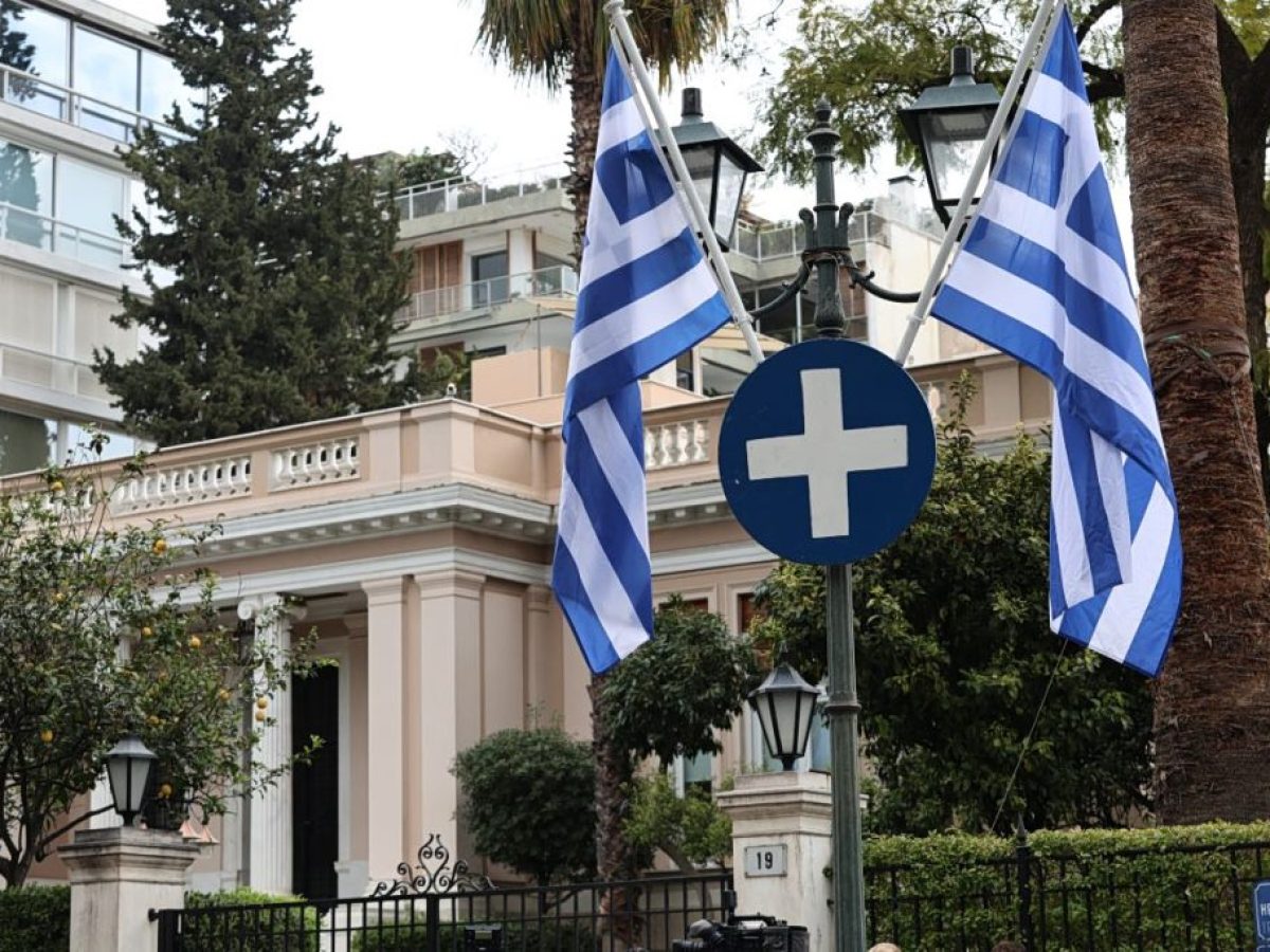 &Pi;&rho;&omega;&iota;&nu;ό&sigmaf; &kappa;&alpha;&phi;έ&sigmaf; &sigma;&tau;&omicron; &Mu;&alpha;&xi;ί&mu;&omicron;&upsilon;: &Alpha;&nu;&tau;&alpha;&gamma;&omega;&nu;&iota;&sigma;&mu;&omicron;ί, &delta;&iota;&alpha;&rho;&rho;&omicron;έ&sigmaf; &kappa;&alpha;&iota; &mu;ά&chi;&epsilon;&sigmaf; &epsilon;&xi;&omicron;&upsilon;&sigma;ί&alpha;&sigmaf; &sigma;&tau;&omicron; &pi;&alpha;&rho;&alpha;&sigma;&kappa;ή&nu;&iota;&omicron;