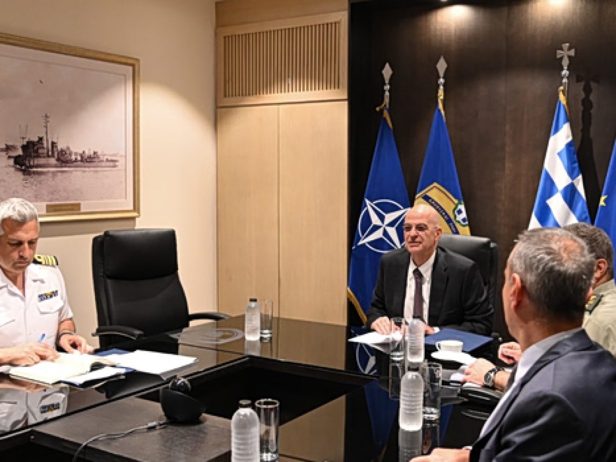 Πρώτη τηλεδιάσκεψη Υπουργών Άμυνας για αποστολή δυνάμεων στα Στενά του Ορμούζ – Παρών ο Δένδιας