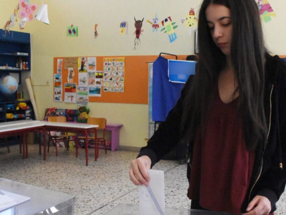 Πτώση της ΝΔ σε δύο νέες δημοσκοπήσεις – Πώς ανακατεύουν την τράπουλα τα κόμματα Τσίπρα, Καρυστιανού, Σαμαρά