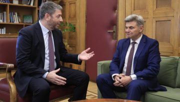 ΠΑΣΟΚ: Οι αντιδράσεις για τις μεταγραφές και τις επιστροφές με αφορμή την ένταξη του Νικόλα Φαραντούρη