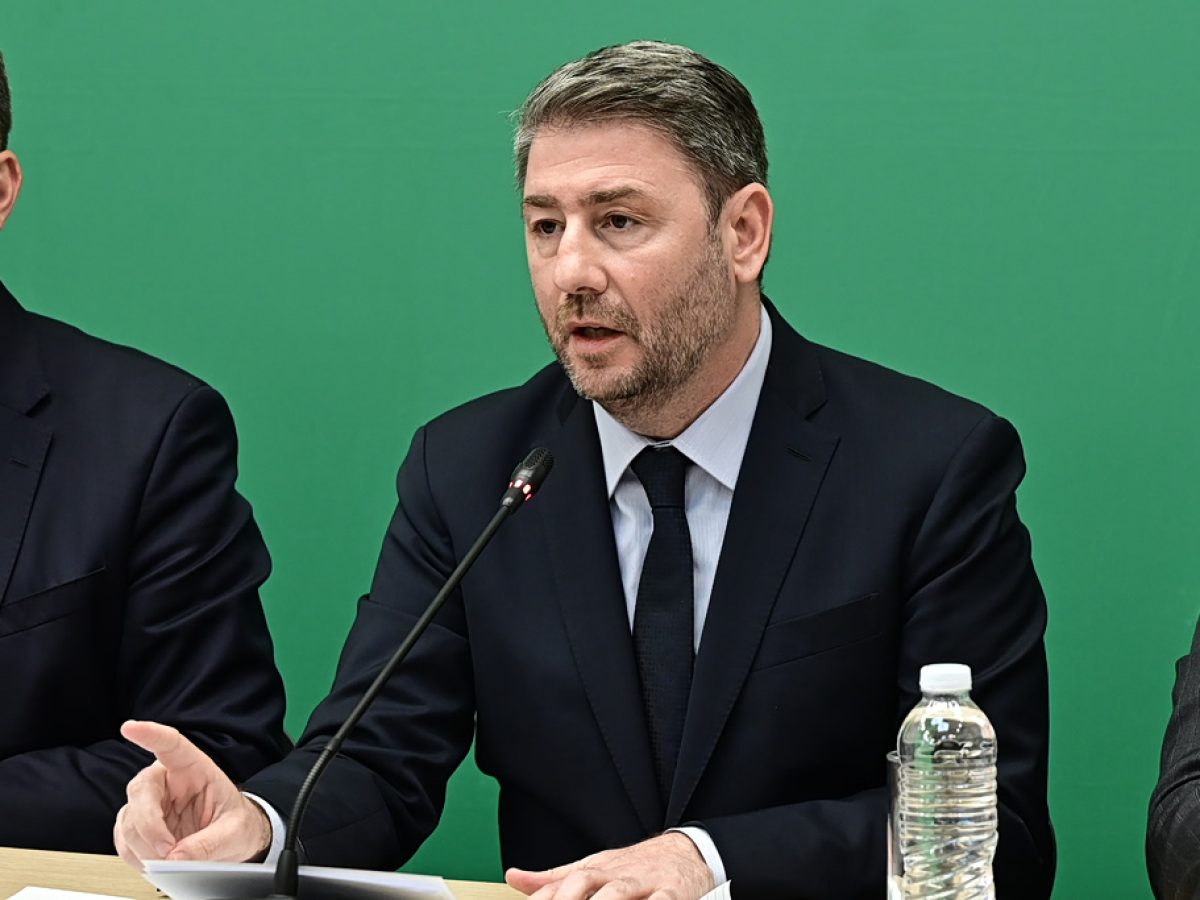 ΠΑΣΟΚ: Υψηλοί τόνοι με το βλέμμα στον Τσίπρα