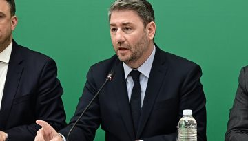 ΠΑΣΟΚ: Υψηλοί τόνοι με το βλέμμα στον Τσίπρα