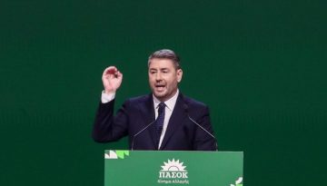 ΠΑΣΟΚ: Σαρωτικές αλλαγές στο Σύνταγμα προτείνει ο Ανδρουλάκης – Τα 21 άρθρα που μπαίνουν στο τραπέζι