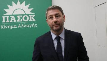 ΠΑΣΟΚ σε μονομέτωπη επίθεση κατά ΝΔ αλλά με το βλέμμα στραμμένο στον Τσίπρα