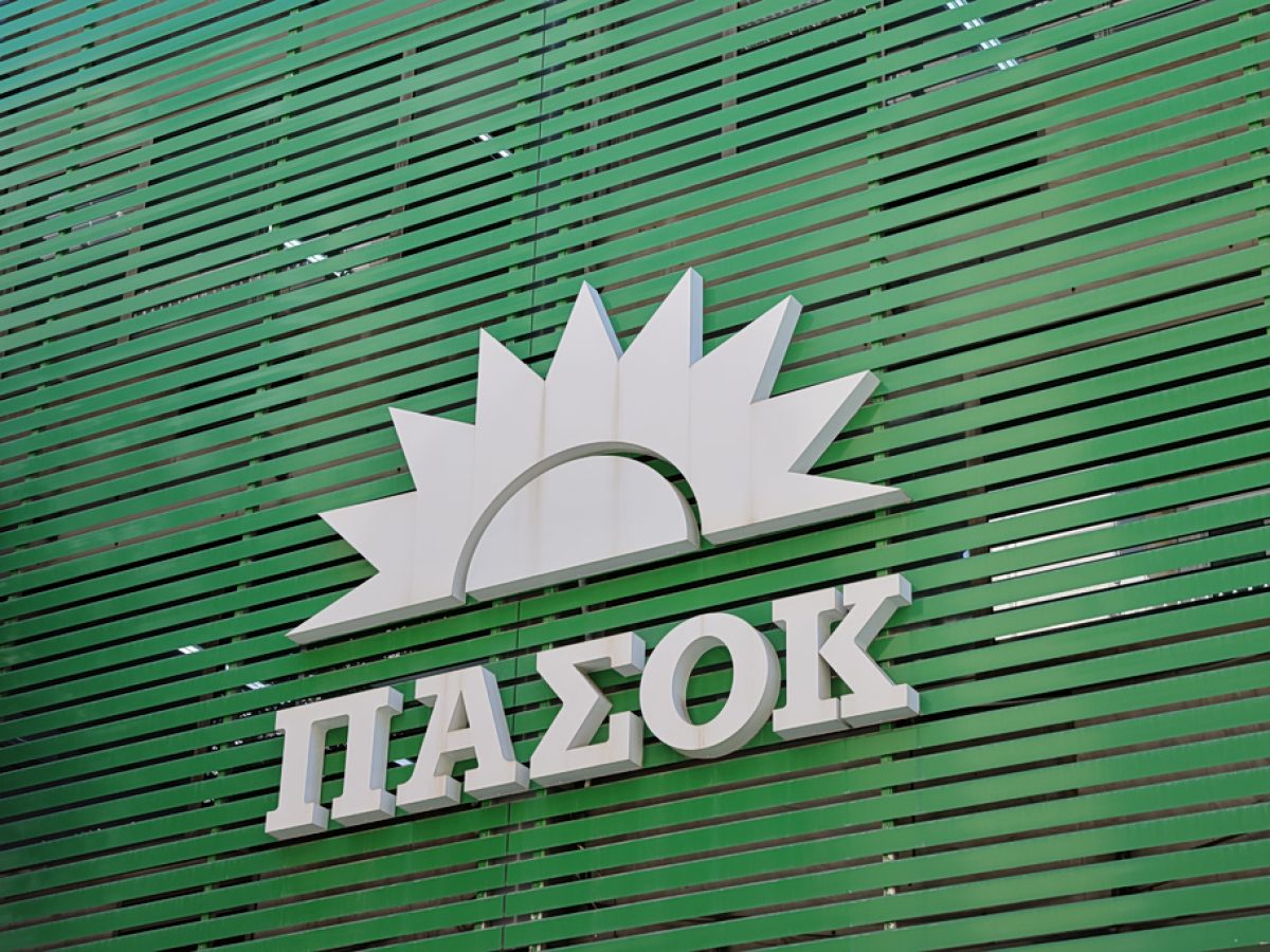 ΠΑΣΟΚ: Την Τρίτη συνεδριάζουν για την Συνταγματική Αναθεώρηση – Τι περιλαμβάνεται στις προτάσεις της Χαριλάου Τρικούπη