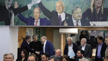 ΠΑΣΟΚ: Τζάκρη τέλος; Τι συζητήθηκε στο Πολιτικό Συμβούλιο για την διεύρυνση