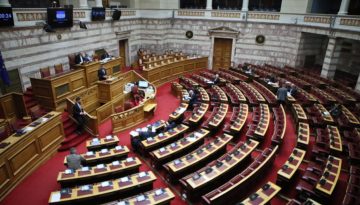 Ρήξεις στη ΝΔ και μάχη για την αναθεώρηση: Οι κόφτες, το πλαφόν και το πολιτικό χρήμα
