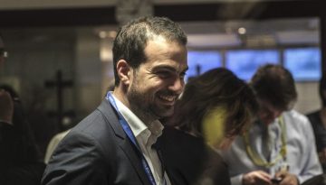 Σακελλαρίδης για κόμμα Τσίπρα: «Το δεξί φλας δεν θα αργήσουμε να το δούμε»