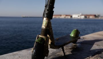 Σε δέκα μέρες το νομοσχέδιο για «πλήρη απαγόρευση» χρήσης ηλεκτρικών πατινιών από ανηλίκους