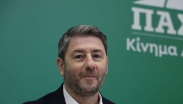 Σε τροχιά εκλογών το ΠΑΣΟΚ: Πώς «κάηκε» η επιστροφή της Τζάκρη – Η τετραήμερη εργασία και η διεύρυνση