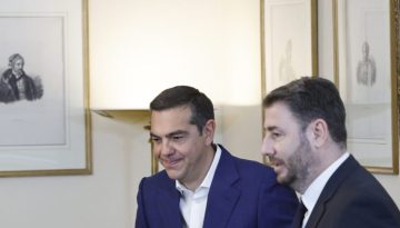 Σφοδρή κόντρα μεταξύ ΣΥΡΙΖΑ και ΠΑΣΟΚ για την «ανικανότητα Ανδρουλάκη» με φόντο την επιστροφή Τσίπρα