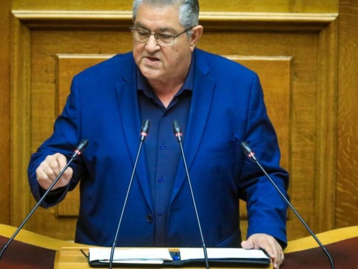 «Σφοδρή πολιτική σύγκρουση για την Ιστορία»: Κουτσούμπας κατά Τσίπρα – Κατηγορίες για καπήλευση του ΕΛΑΣ