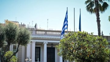 «Σηκώνουν μανίκια» στο Μέγαρο Μαξίμου: Ο στόχος της αυτοδυναμίας, η διαιρεμένη αντιπολίτευση και τα νέα κόμματα Τσίπρα κα