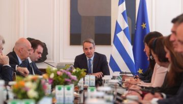 Συνεδριάζει το Υπουργικό Συμβούλιο – Στροφή στην καθημερινότητα με φόντο τα νέα κόμματα