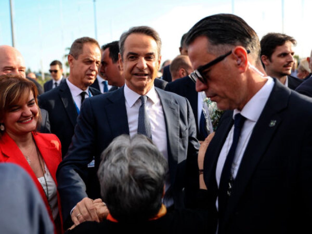 Συνέδριο ΝΔ: Τα διλήμματα Μητσοτάκη και το…τριψήφιο- Τα πηγαδάκια, τα κουπόνια και τα βραδινά τραπέζια