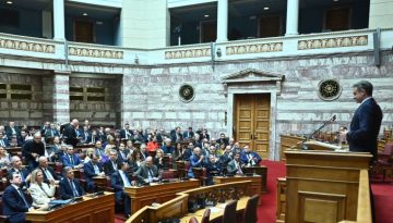 «Συνταγματοποίηση» του νεοφιλελευθερισμού επιδιώκει η κυβέρνηση Μητσοτάκη