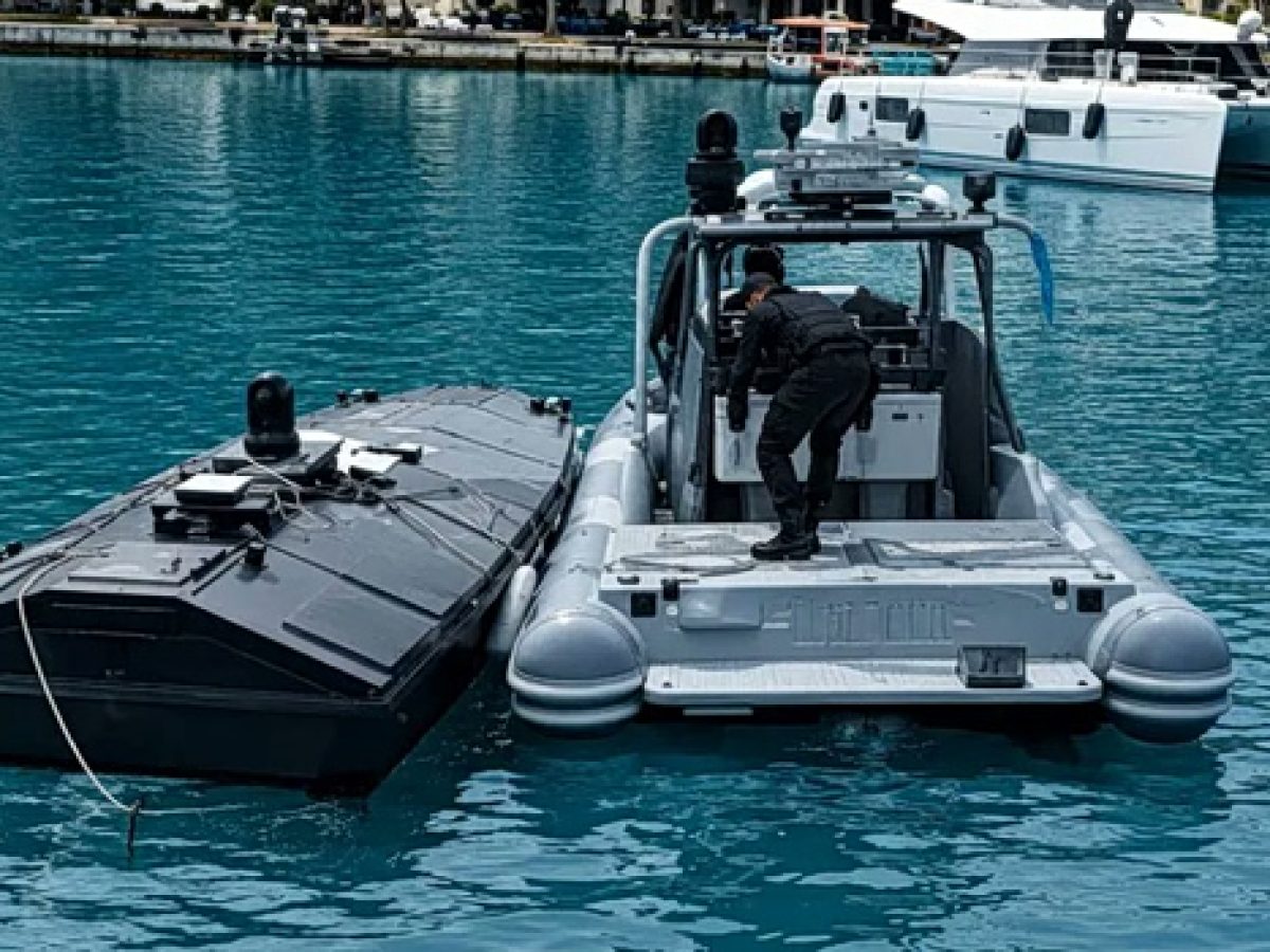 &Sigma;&Upsilon;&Rho;&Iota;&Zeta;&Alpha; &gamma;&iota;&alpha; drone &sigma;&tau;&eta;&nu; &Lambda;&epsilon;&upsilon;&kappa;ά&delta;&alpha;: &Tau;&epsilon;&lambda;&iota;&kappa;ά, &pi;&omicron;&iota;&omicron;&sigmaf; &epsilon;&lambda;έ&gamma;&chi;&epsilon;&iota; &tau;&iota; &sigma;&upsilon;&mu;&beta;&alpha;ί&nu;&epsilon;&iota; &sigma;&tau;&iota;&sigmaf; &epsilon;&lambda;&lambda;&eta;&nu;&iota;&kappa;έ&sigmaf; &theta;ά&lambda;&alpha;&sigma;&sigma;&epsilon;&sigmaf; &kappa;. &Mu;&eta;&tau;&sigma;&omicron;&tau;ά&kappa;&eta;;