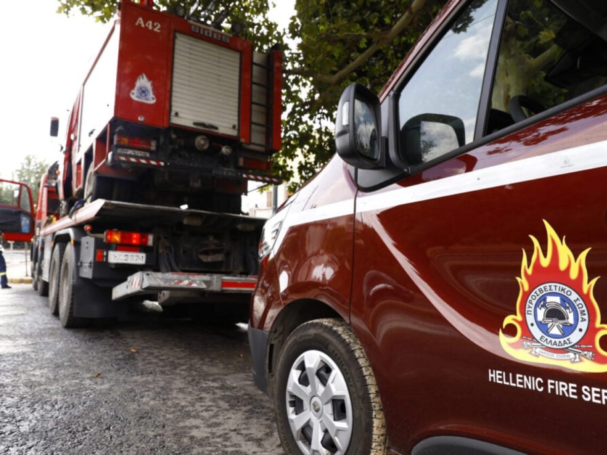 Σύσκεψη υπό τον Μητσοτάκη για τις φωτιές: 8.500 πυροσβέστες,100 βάσεις drones και 80 εναέρια