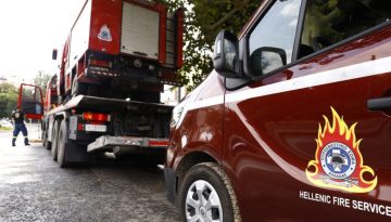 Σύσκεψη υπό τον Μητσοτάκη για τις φωτιές: 8.500 πυροσβέστες,100 βάσεις drones και 80 εναέρια