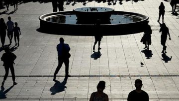 «Σωτήρες» και… αγανακτισμένοι: Πώς και πόσο μπορεί να πληγώσει τη χώρα η πολιτική αστάθεια