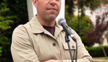 Στέφανος Κασσελακης: Κατέθεσε στεφάνι για την Πρωτομαγιά στο Πασαλιμανι