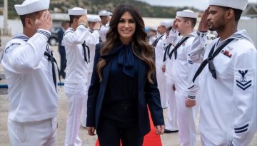 Στη βάση της Σούδας η πρέσβης των ΗΠΑ Κίμπερλι Γκίλφοϊλ