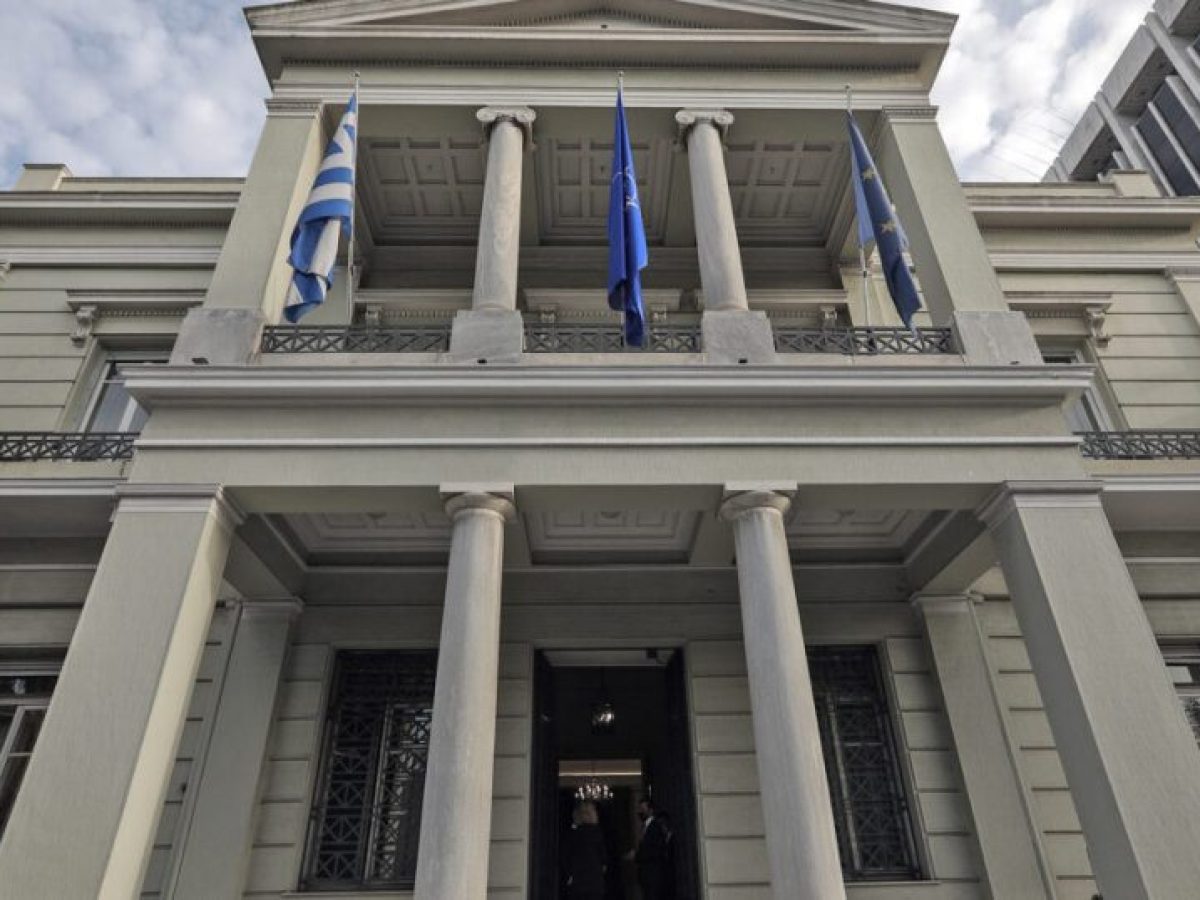 &Sigma;&tau;&eta;&nu; &Alpha;&theta;ή&nu;&alpha; &omicron; &Gamma;&epsilon;&rho;&mu;&alpha;&nu;ό&sigmaf; &upsilon;&pi;&omicron;&upsilon;&rho;&gamma;ό&sigmaf; &Epsilon;&xi;&omega;&tau;&epsilon;&rho;&iota;&kappa;ώ&nu; &ndash; &Sigma;&upsilon;&nu;ά&nu;&tau;&eta;&sigma;&eta; &mu;&epsilon; &tau;&omicron;&nu; &Gamma;. &Gamma;&epsilon;&rho;&alpha;&pi;&epsilon;&tau;&rho;ί&tau;&eta;