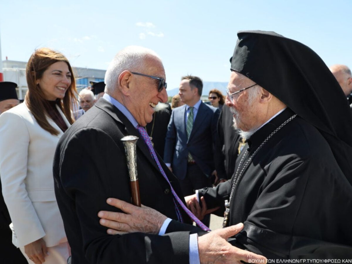 &Sigma;&tau;&eta;&nu; &Alpha;&theta;ή&nu;&alpha; &omicron; &Pi;&alpha;&tau;&rho;&iota;ά&rho;&chi;&eta;&sigmaf; &Beta;&alpha;&rho;&theta;&omicron;&lambda;&omicron;&mu;&alpha;ί&omicron;&sigmaf; &ndash; &Sigma;&upsilon;&nu;&alpha;&nu;&tau;ή&sigma;&epsilon;&iota;&sigmaf; &mu;&epsilon; &Pi;&tau;&Delta;, &Pi;&rho;&omega;&theta;&upsilon;&pi;&omicron;&upsilon;&rho;&gamma;ό &kappa;&alpha;&iota; &omicron;&mu;&iota;&lambda;ί&alpha; &sigma;&tau;&eta; &Beta;&omicron;&upsilon;&lambda;ή