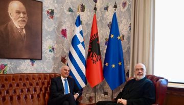 Στην Αλβανία ο Δένδιας: Διμερείς σχέσεις και στρατιωτικά κοιμητήρια στο επίκεντρο των επαφών
