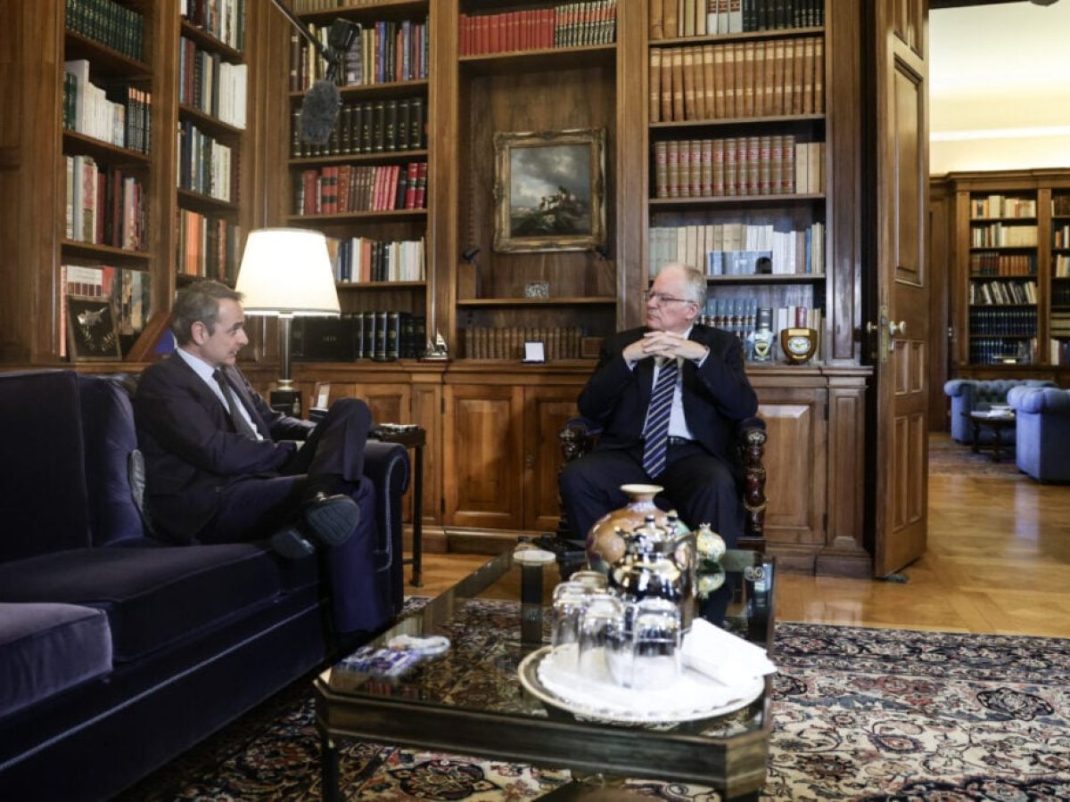 Στον Τασούλα ο Μητσοτάκης: «Μεγάλη πρόκληση της κυβέρνησης το πράττειν» – «Δεν μας αφορά η αναδιάταξη του πολιτικού σκηνι