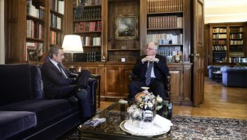 Στον Τασούλα ο Μητσοτάκης: «Μεγάλη πρόκληση της κυβέρνησης το πράττειν» – «Δεν μας αφορά η αναδιάταξη του πολιτικού σκηνι
