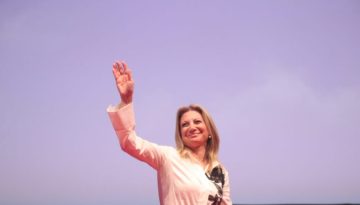 Στον Άρειο Πάγο η Μαρία Καρυστιανού για την ίδρυση του κόμματος «Ελπίδα για τη Δημοκρατία»