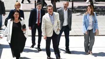 Στον Άρειο Πάγο ο Αλέξης Τσίπρας – «Σημαία μας η Δημοκρατία και η Δικαιοσύνη»