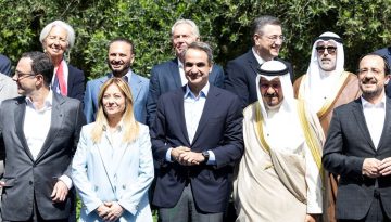 Στρατηγικές επαφές Μητσοτάκη στο Costa Navarino για ενέργεια και ασφάλεια