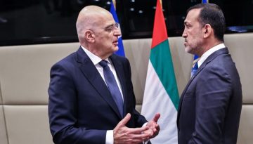 Στρατηγικό άνοιγμα Αθήνας–Άμπου Ντάμπι: Δένδιας – ΗΑΕ υπογράφουν για βαθύτερη αμυντική συνεργασία