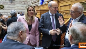 Τα χαμόγελα και τα πηγαδάκια στην ΚΟ της Νέας Δημοκρατίας, δείτε φωτογραφίες