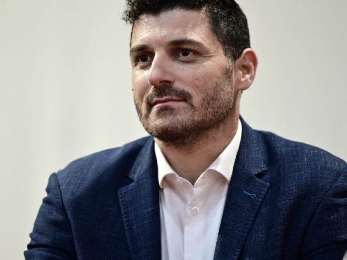 &Tau;&Epsilon;&Mu;&Pi;&Omicron;&Nu;&Epsilon;&Rho;&Alpha;&Sigma;: &laquo;&Theta;&alpha; &phi;&omicron;&rho;&omicron;&lambda;&omicron;&gamma;ή&sigma;&omicron;&upsilon;&mu;&epsilon; &tau;&omicron;&nu; &mu;&epsilon;&gamma;ά&lambda;&omicron; &pi;&lambda;&omicron;ύ&tau;&omicron;&raquo; &ndash; &sigma;&kappa;&lambda;&eta;&rho;ή &epsilon;&pi;ί&theta;&epsilon;&sigma;&eta; &sigma;&epsilon; &tau;&rho;&alpha;&pi;&epsilon;&zeta;&iota;&kappa;ά &kappa;&alpha;&iota; &epsilon;&pi;&iota;&chi;&epsilon;&iota;&rho;&eta;&mu;&alpha;&tau;&iota;&kappa;ά &kappa;έ&rho;&delta;&eta;!!!
