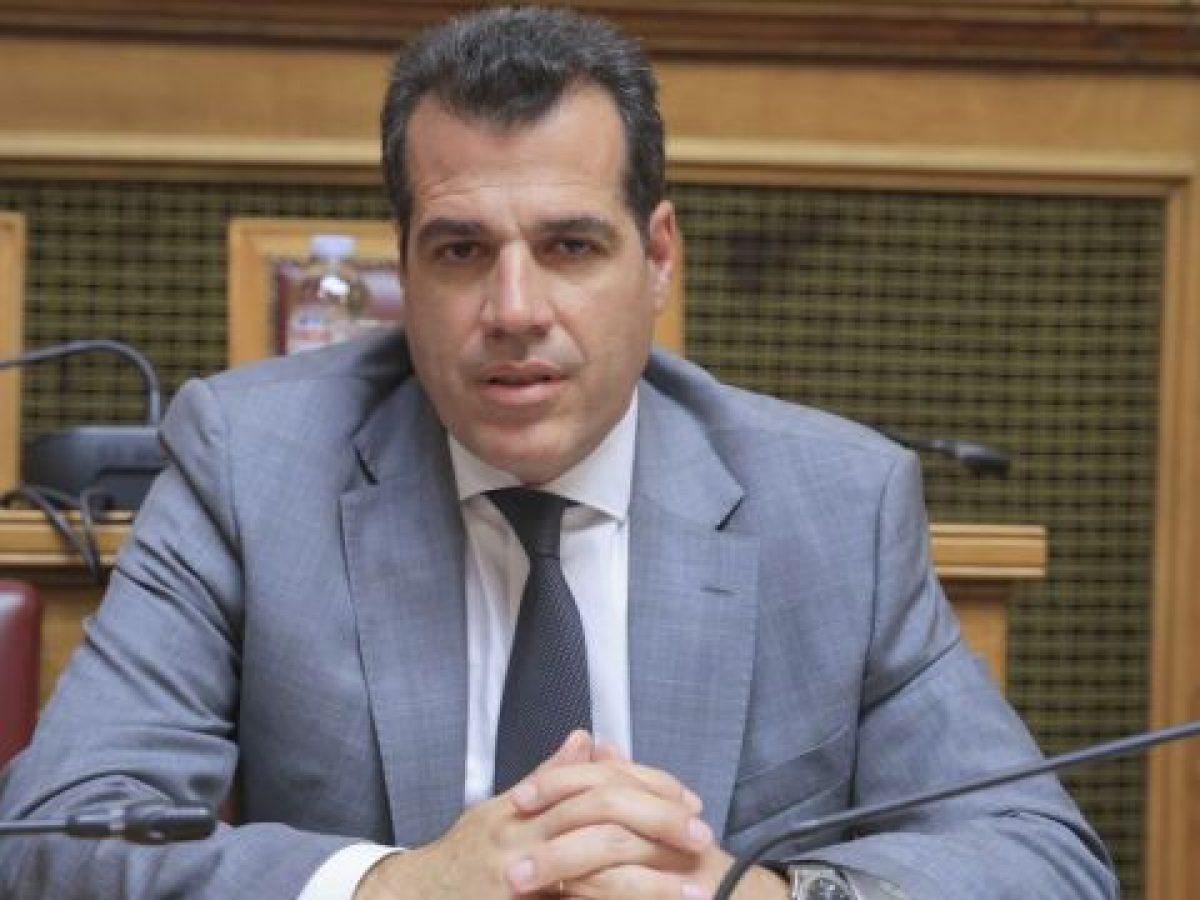 Θάνος Πλεύρης: Μαζεύει από τους δρόµους τους ανήλικους µετανάστες µε τα στιλέτα – Το νέο καθεστώς που εφαρµόζεται